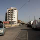 ..si apre sulla destra via Padre Pio, una stradina parallela a via Caldarola 